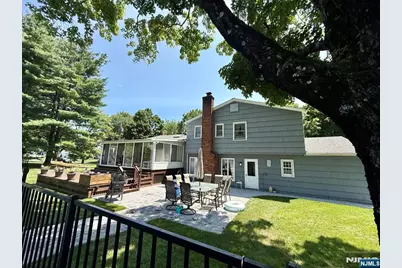 8 Byron Court, Allendale, NJ 07401 - Photo 2