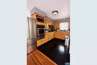325 Oswald Place, Union Township, NJ 07088 - Photo 4