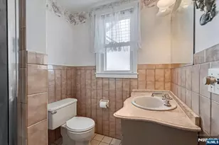 12-17 Roosevelt Pl, Fair Lawn, NJ 07410 - Photo 10