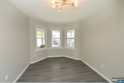 23 Bayview Avenue, Jersey City, NJ 07305 - Photo 6