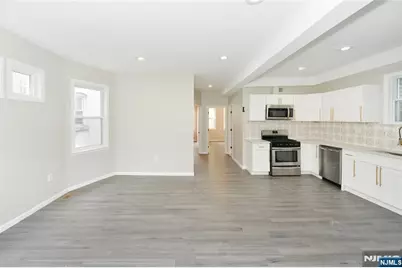 23 Bayview Avenue, Jersey City, NJ 07305 - Photo 2