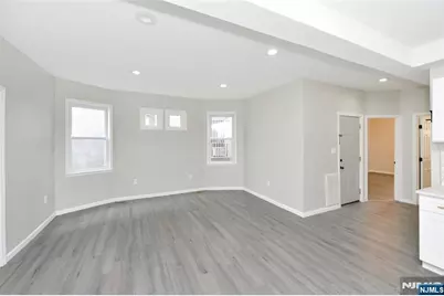 23 Bayview Avenue, Jersey City, NJ 07305 - Photo 4