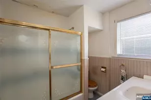 582 Center Ave, River Edge, NJ 07661 - Photo 14