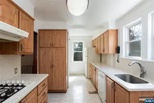 582 Center Ave, River Edge, NJ 07661 - Photo 8