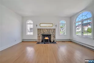 431 Van Renssalaer Ct, Ridgefield, NJ 07657 - Photo 4