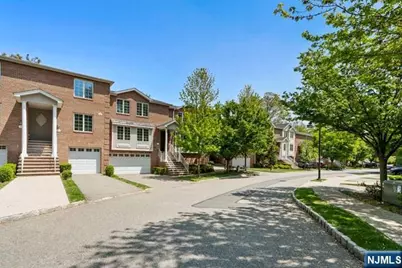 17 Skymark Court, Upper Saddle River, NJ 07458 - Photo 2