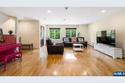17 Skymark Court, Upper Saddle River, NJ 07458 - Photo 4