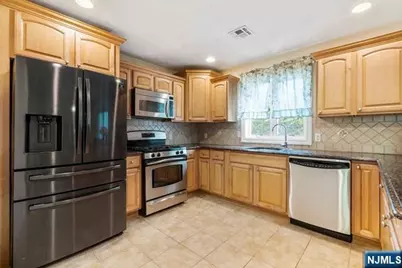 17 Skymark Court, Upper Saddle River, NJ 07458 - Photo 8