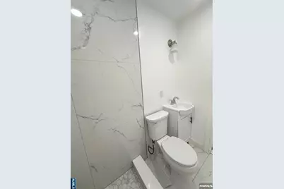 176 Lake Avenue 2 #2, Clifton, NJ 07011 - Photo 6