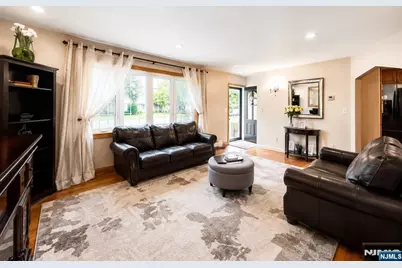 321 Maplewood Drive, Paramus, NJ 07652 - Photo 4
