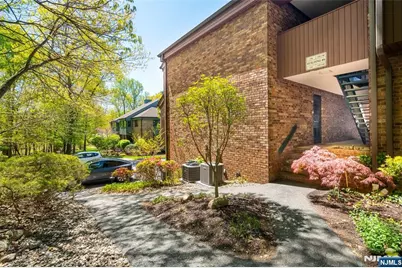 138 Indian Hollow Court, Mahwah, NJ 07430 - Photo 4