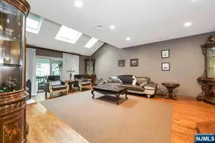 549 Windsor Dr 549, Palisades Park, NJ 07650 - Photo 6