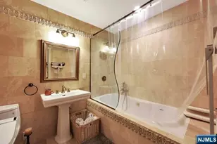 549 Windsor Dr 549, Palisades Park, NJ 07650 - Photo 16