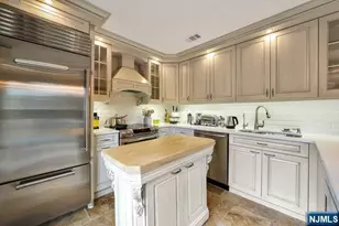 549 Windsor Dr 549, Palisades Park, NJ 07650 - Photo 12
