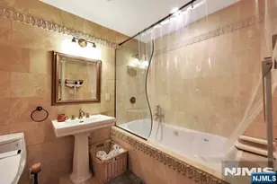 549 Windsor Dr 549, Palisades Park, NJ 07650 - Photo 16