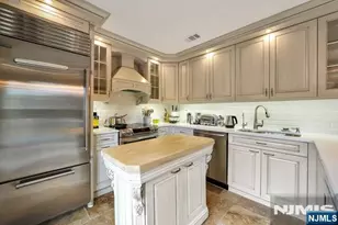 549 Windsor Dr 549, Palisades Park, NJ 07650 - Photo 12