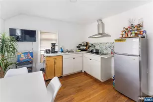 100 Washington Pl, Teaneck Township, NJ 07666 - Photo 10