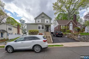 100 Washington Pl, Teaneck Township, NJ 07666 - Photo 2