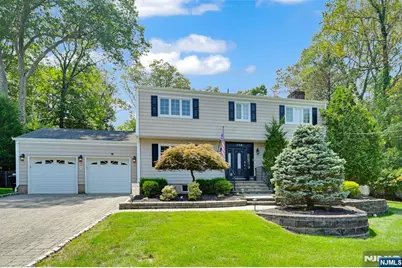 118 Manito Avenue, Oakland, NJ 07430 - Photo 1