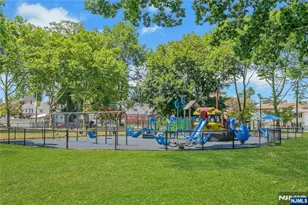20 Florence Pl, Elmwood Park, NJ 07407 - Photo 2