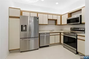 5301 Richmond Road 301, West Milford, NJ 07480 - Photo 6