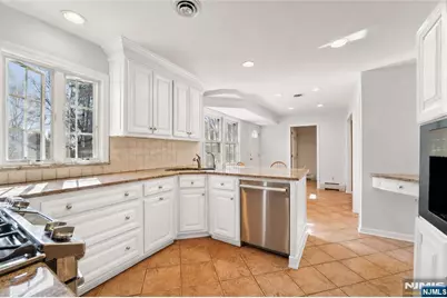 657 Lincoln Avenue, Glen Rock, NJ 07452 - Photo 12