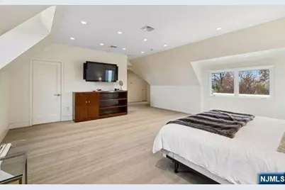 532 Winthrop Road, Teaneck Township, NJ 07666 - Photo 24