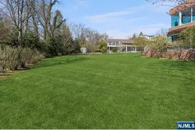 532 Winthrop Road, Teaneck Township, NJ 07666 - Photo 36