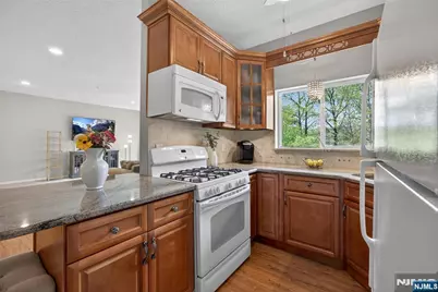 919 Burgundy Way, Wayne, NJ 07470 - Photo 6