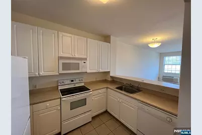 1100 River Road 302 #302, Edgewater, NJ 07020 - Photo 4