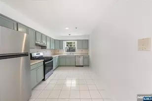 338 S 10th St, Newark, NJ 07103 - Photo 24