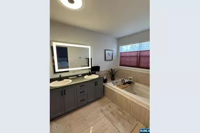 182 Brittany Court 221 #221, Clifton, NJ 07013 - Photo 18