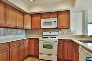815 Topsail Ln, Secaucus, NJ 07094 - Photo 10