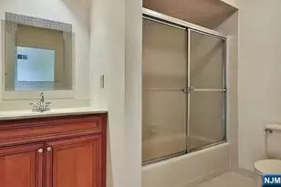 815 Topsail Ln, Secaucus, NJ 07094 - Photo 14