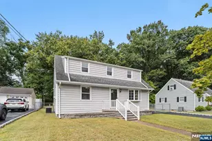 18 Farmingdale Ave, Bloomfield, NJ 07003 - Photo 2