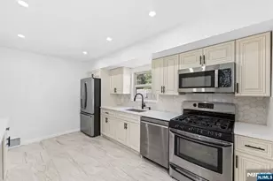 18 Farmingdale Ave, Bloomfield, NJ 07003 - Photo 14