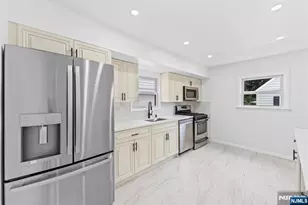 18 Farmingdale Ave, Bloomfield, NJ 07003 - Photo 12