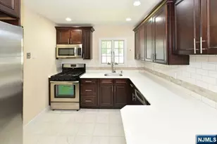 89 Crescent Ave, Wyckoff Township, NJ 07481 - Photo 8