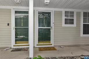 1069 Cambridge Ct, Mahwah, NJ 07430 - Photo 2