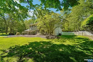 44 Brookwood Dr, Mahwah, NJ 07430 - Photo 4