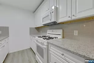 846 Riverside 202, Lyndhurst Township, NJ 07071 - Photo 8