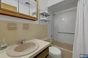 846 Riverside 202, Lyndhurst Township, NJ 07071 - Photo 28