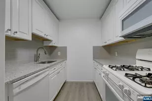 846 Riverside 202, Lyndhurst Township, NJ 07071 - Photo 10
