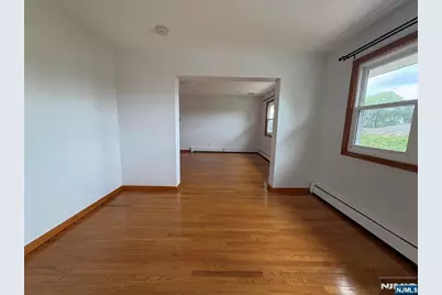 458 Lawn Avenue 2nd Floor #2nd Floor, Palisades Park, NJ 07650 - Photo 4