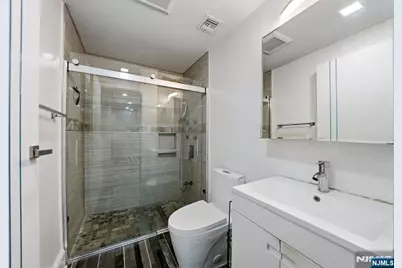 245 Jewett Avenue, Jersey City, NJ 07304 - Photo 32