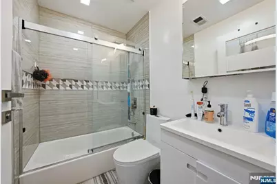 245 Jewett Avenue, Jersey City, NJ 07304 - Photo 8