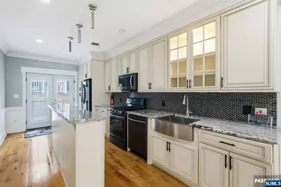 245 Jewett Avenue, Jersey City, NJ 07304 - Photo 18
