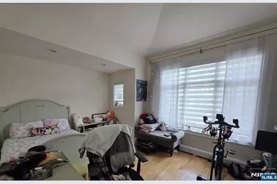 527 Roff Avenue B #B, Palisades Park, NJ 07650 - Photo 10