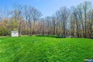 5 Crestview Ln, Sparta Township, NJ 07871 - Photo 2
