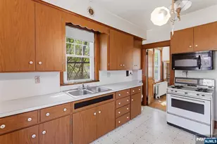 54 Rochelle Ave, Rochelle Park Township, NJ 07662 - Photo 10